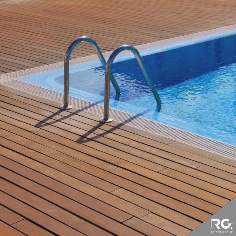 robots_nettoyeurs Piscine avec échelle